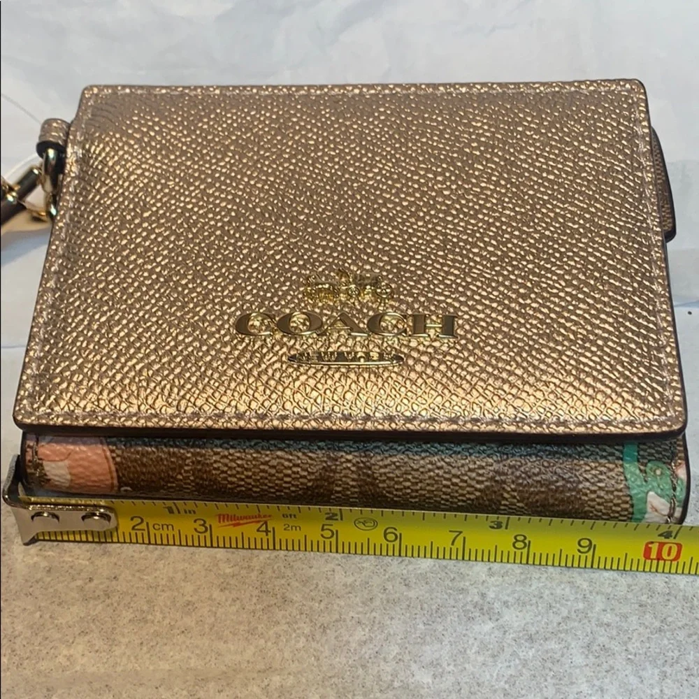 NWT Coach limited edition leashed wallet w/mirror